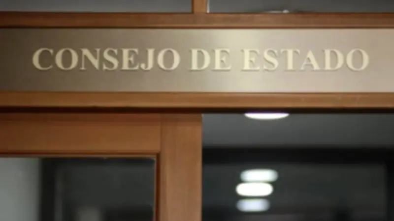 16 demandas buscan anular el aumento del 23% al salario mínimo para 2026 en Colombia