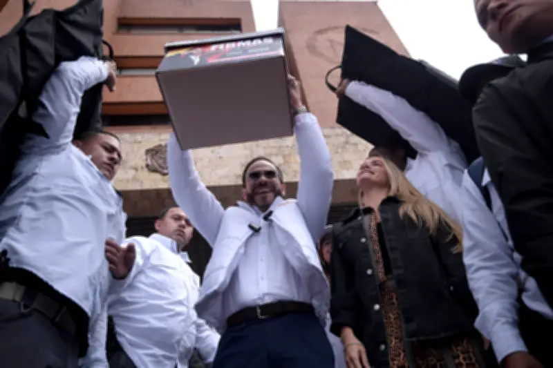 Abelardo de la Espriella se avaló por firmas y suma apoyos para la carrera presidencial