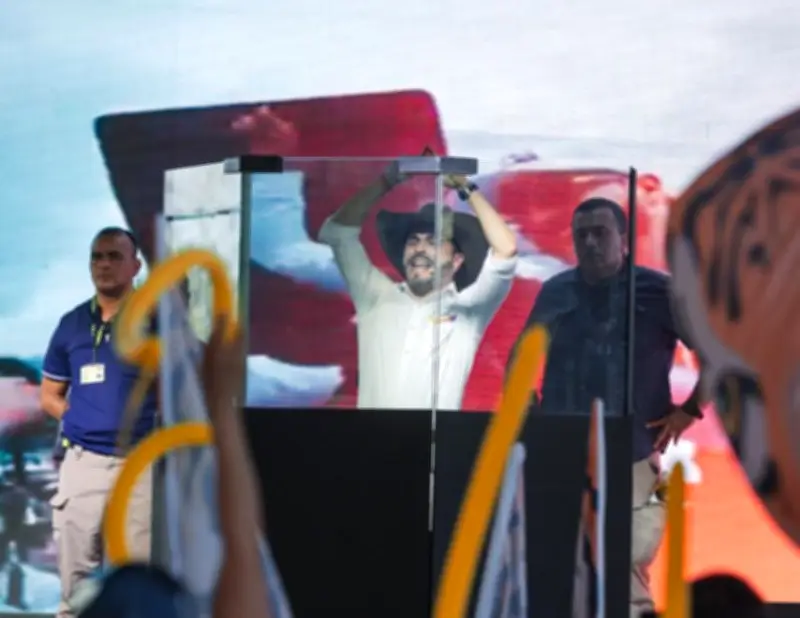 Abelardo de la Espriella usa escudo blindado tras amenazas del ELN en campaña presidencial