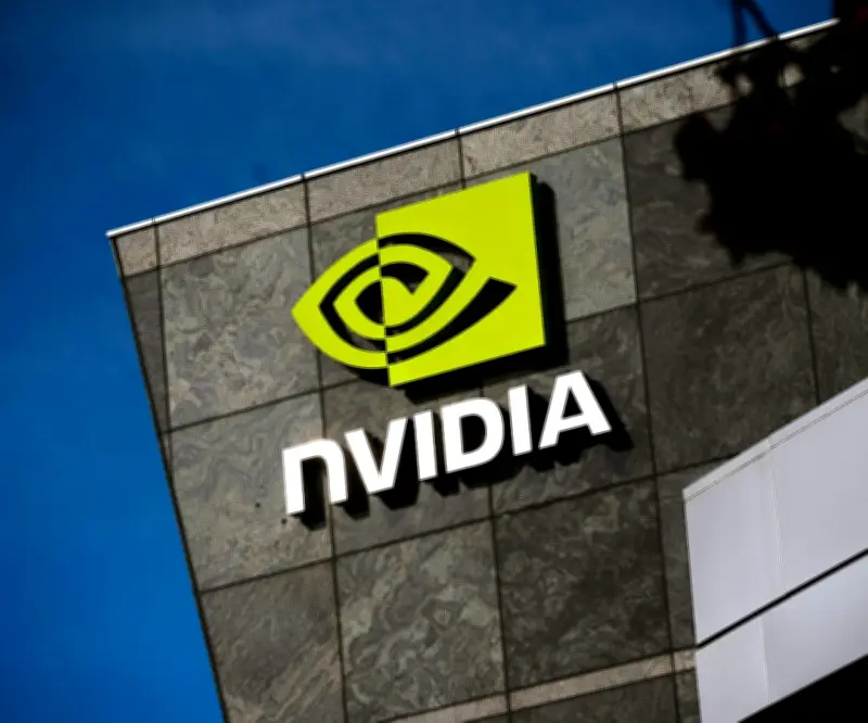 Acciones de Nvidia se enfrían pese al gasto récord en IA de gigantes tecnológicos
