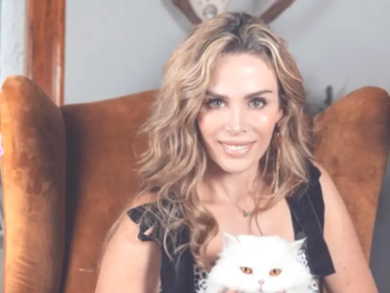 Actriz colombiana Ana María Hoyos revela sus dudas sobre la maternidad: 'Crié a mis hijos con dolor'