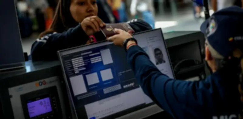 Aeropuerto El Dorado activa plan de contingencia por protesta laboral de funcionarios de Migración Colombia