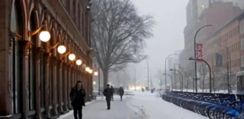 Alcalde de Nueva York decreta toque de queda por histórica tormenta de nieve en Estados Unidos