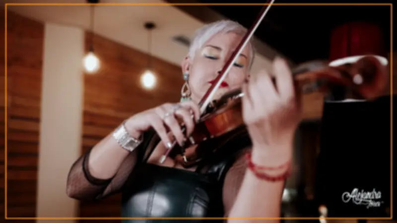 Alejandra Torres, violinista colombiana, gana premio mundial como Mejor Artista Clásica