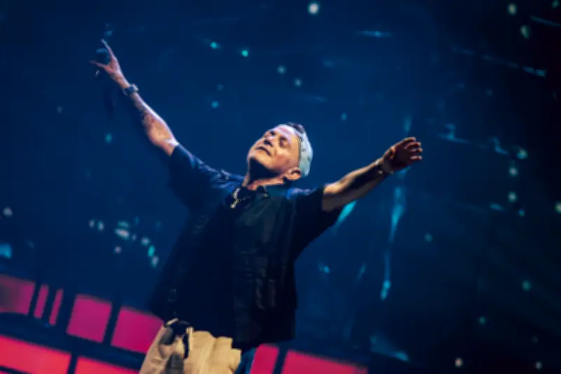 Alejandro Sanz conquista Bogotá con su gira '¿Y ahora qué?' en el Movistar Arena