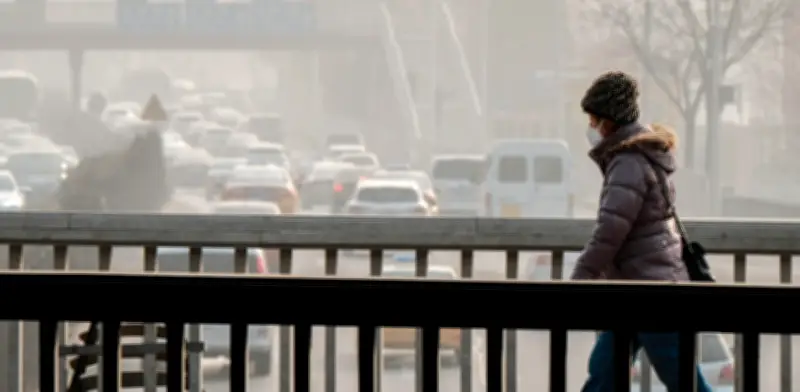 Alerta ambiental en EE.UU.: Miles confinados en Alaska, Pensilvania y Alabama por aire tóxico