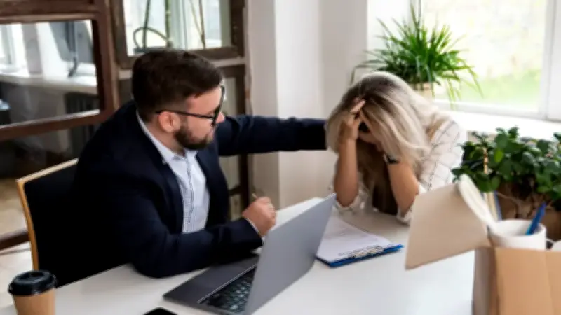 Alerta laboral en 2026: empresas globales anuncian masivos recortes de personal