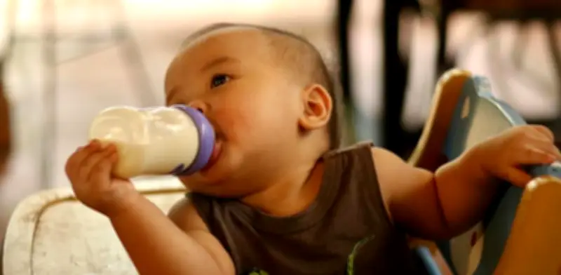 Alerta sanitaria en España: bebés hospitalizados por leche contaminada con toxina