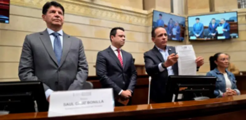 Alexander López Maya recupera su curul en el Senado tras fallo de la Corte Constitucional