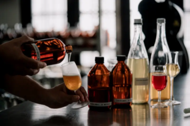 Alquímico de Cartagena reinventa la coctelería con fermentos de frutas e hidromieles