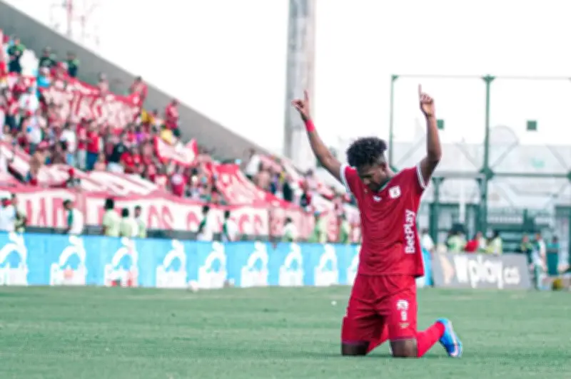 América de Cali golea 3-0 a Alianza y se afianza como protagonista del torneo