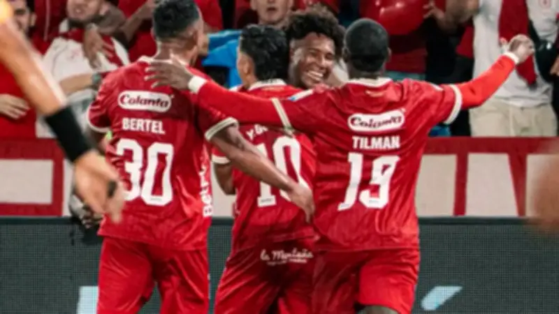 América de Cali vence a Santa Fe en el clásico de rojos y escala en la Liga BetPlay