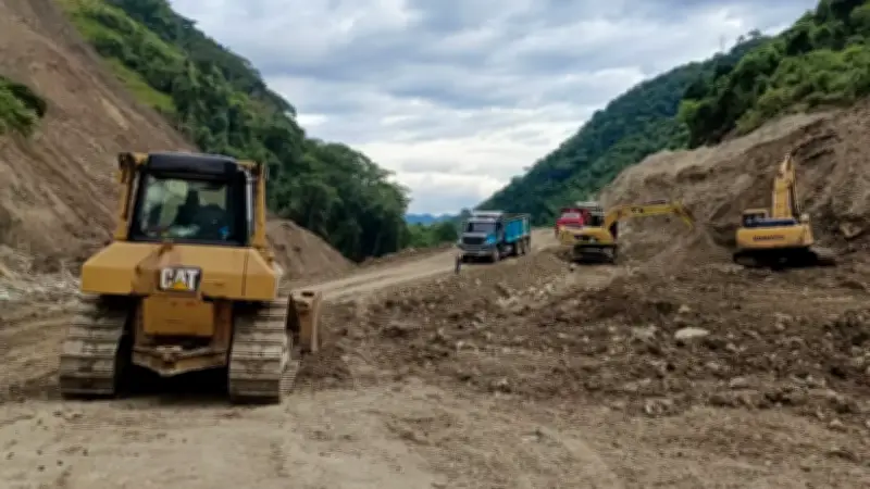 Antioquia moviliza 40 frentes de maquinaria para atender puntos críticos en corredores viales