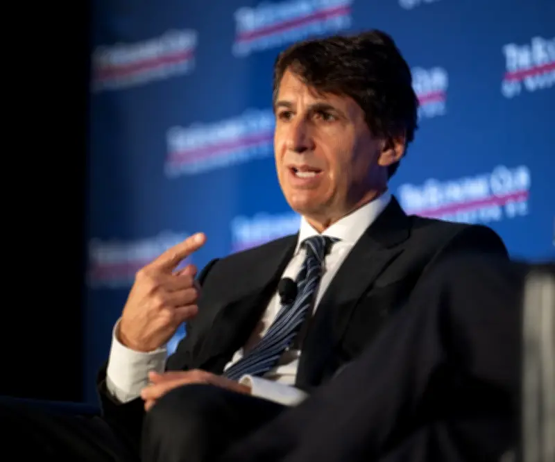 Apollo Global establece récord histórico en préstamos para desafiar a Wall Street