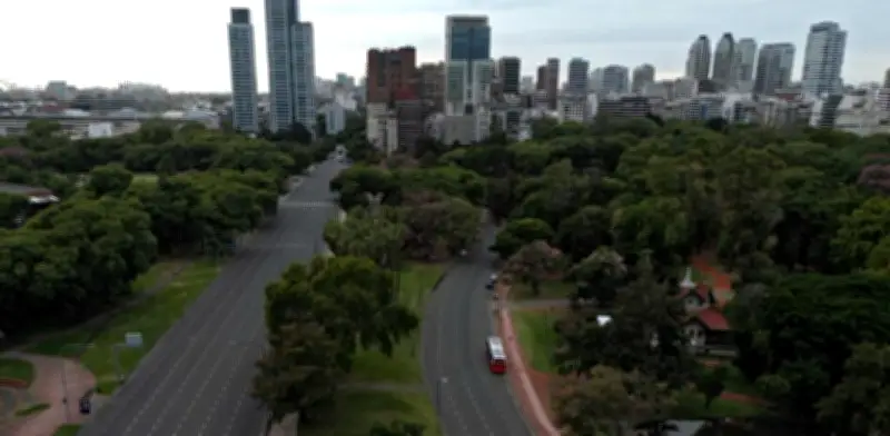 Argentina paralizada: huelga general contra reforma laboral de Milei detiene trenes, vuelos y buses