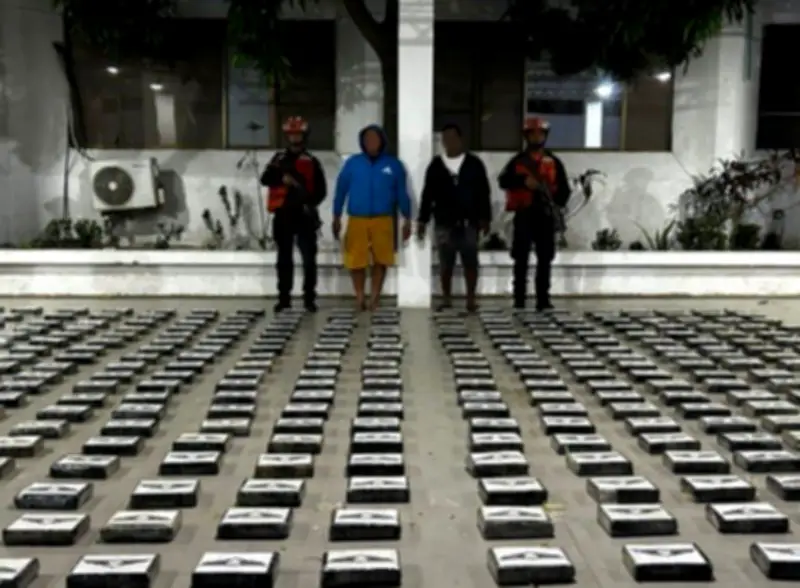 Armada intercepta lancha con 413 kilos de cocaína en el Caribe colombiano