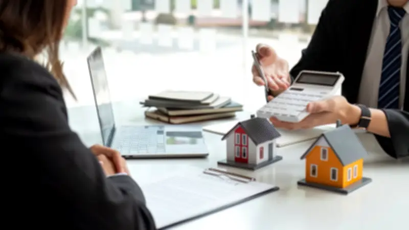 Arriendos en ciudades intermedias compiten con salarios completos de inquilinos