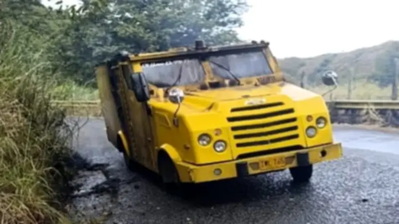 Asalto con explosivos a vehículo de valores en Cauca deja un muerto tras ataque armado