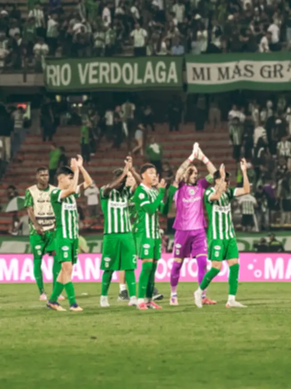 Atlético Nacional sorprende a sus hinchas en Bogotá con firma de autógrafos previo al clásico