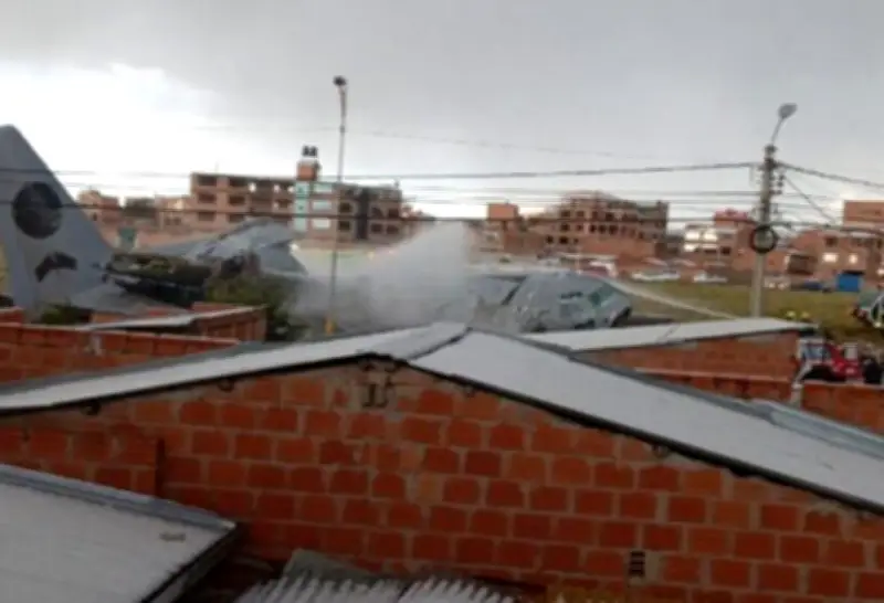 Avión Hércules cargado de dinero se estrella en Bolivia durante granizada