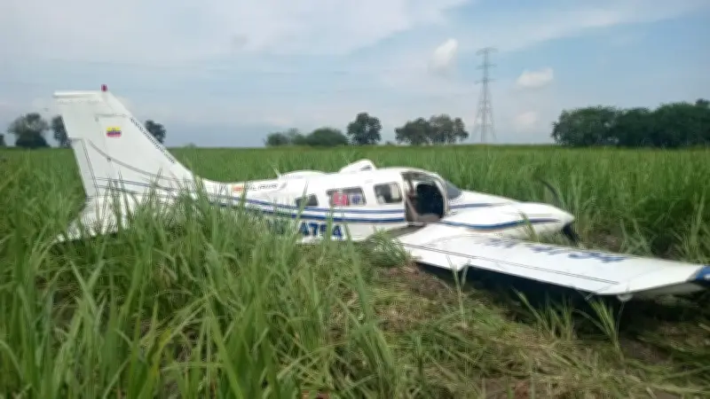 Avioneta se accidentó antes de aterrizar en Cali; todos los ocupantes salieron con vida