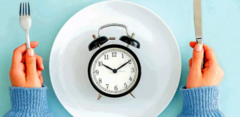 Ayuno intermitente reduce síntomas de Crohn en 40% según estudio canadiense