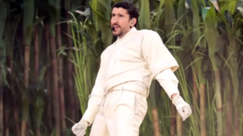 Bad Bunny entrega su Grammy a niño argentino en show del Super Bowl: el gesto que conmovió