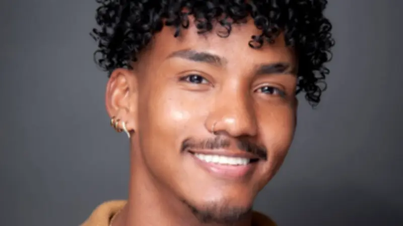 Bailarín cartagenero brilla en histórico show de Bad Bunny en el Super Bowl