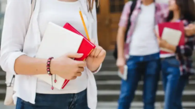 Banco de la República abre convocatoria para becas de posgrado en el exterior 2026