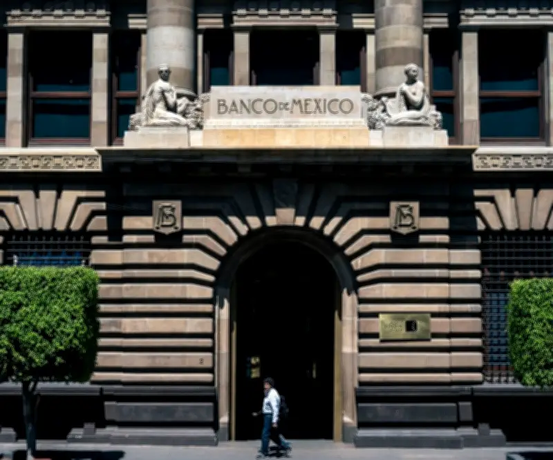 Banxico advierte incertidumbre por aranceles a productos asiáticos y pospone meta inflacionaria