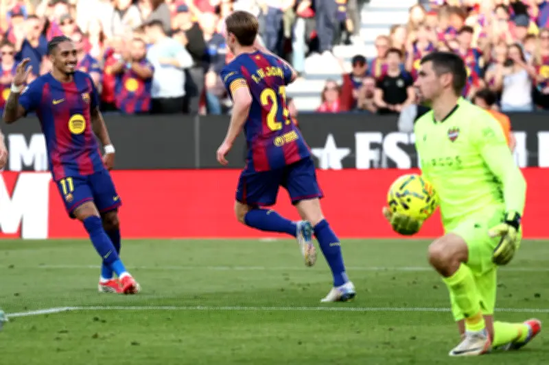 Barcelona derrota al Levante y recupera el liderato de LaLiga española