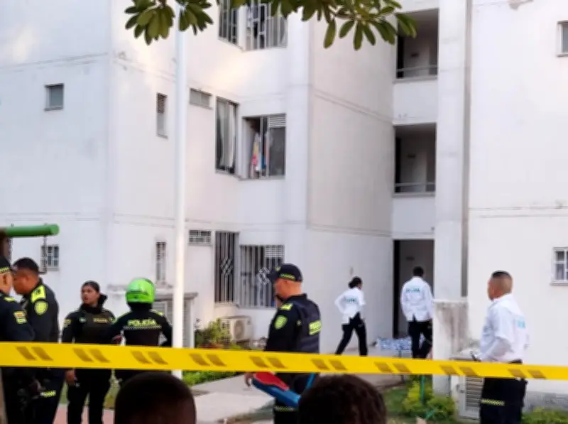 Barranquilla: Investigan muerte de hombre tras caída desde quinto piso y asesinato de albañil