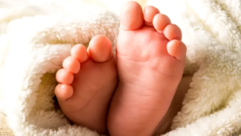 Bebé de dos meses con bronquitis es deportado de Estados Unidos: caso desata indignación internacional