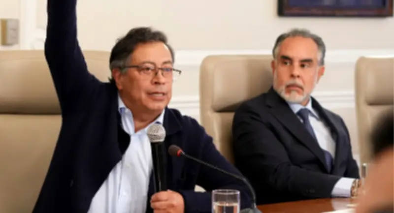 Benedetti admite fallas en designación de exparamilitares como gestores de paz del Gobierno Petro