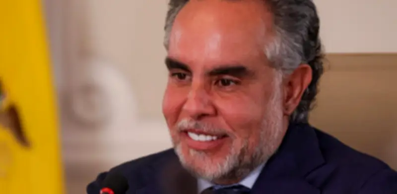 Benedetti mantiene postura: no votará en consulta popular aunque su suegra sí participe