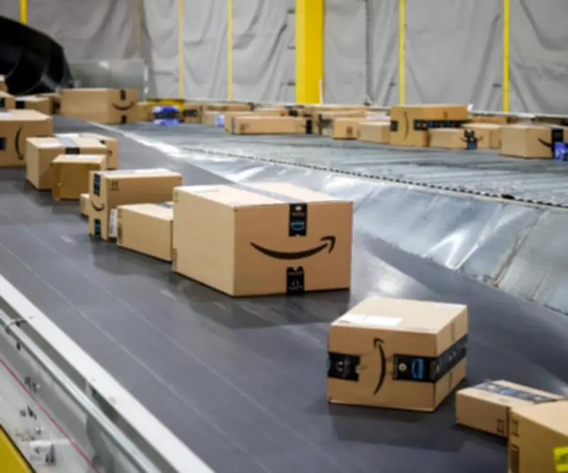 Berkshire Hathaway reduce apuesta en Amazon y aumenta inversión en New York Times