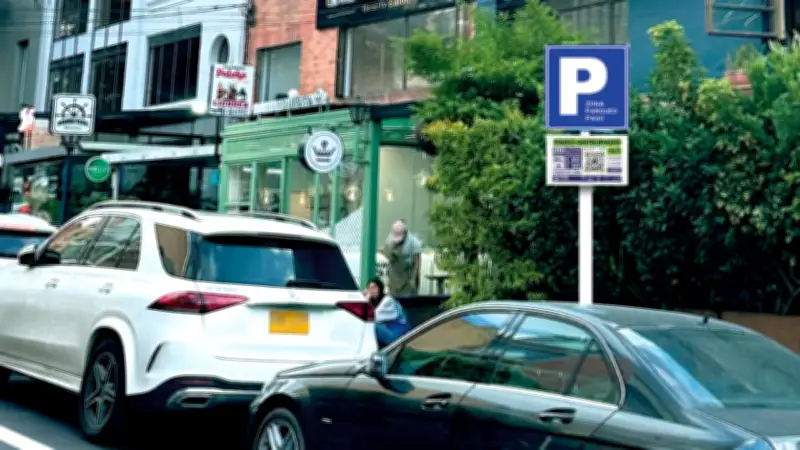 Bogotá en caos: 60.000 comparendos por mal parqueo invaden andenes y vías en 2025