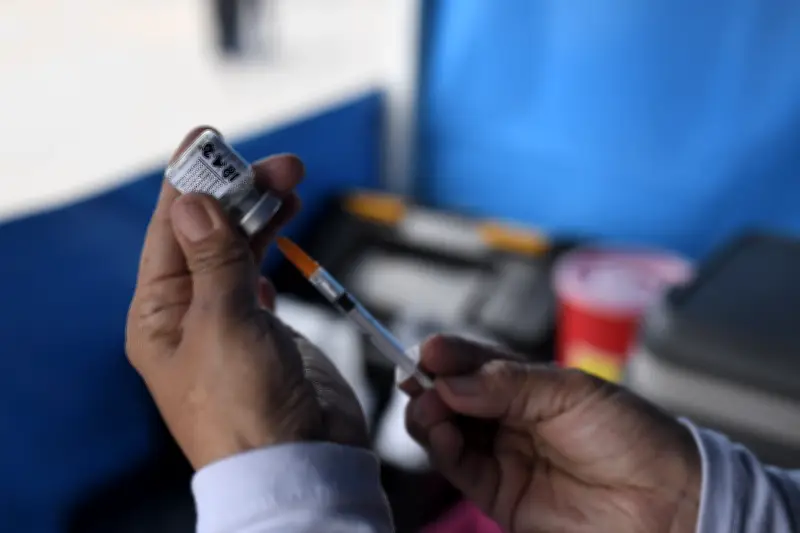 Bogotá implementa innovadora estrategia híbrida contra el VSR con 3.800 dosis de anticuerpo monoclonal