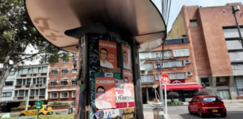 Bogotá inundada de propaganda política ilegal: 13 candidatos y 8 partidos contaminan espacio público