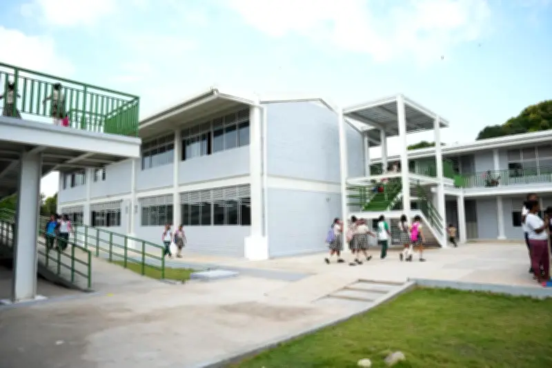 Bolívar inaugura megacolegio número 12 en Altos del Rosario beneficiando a 1.217 estudiantes