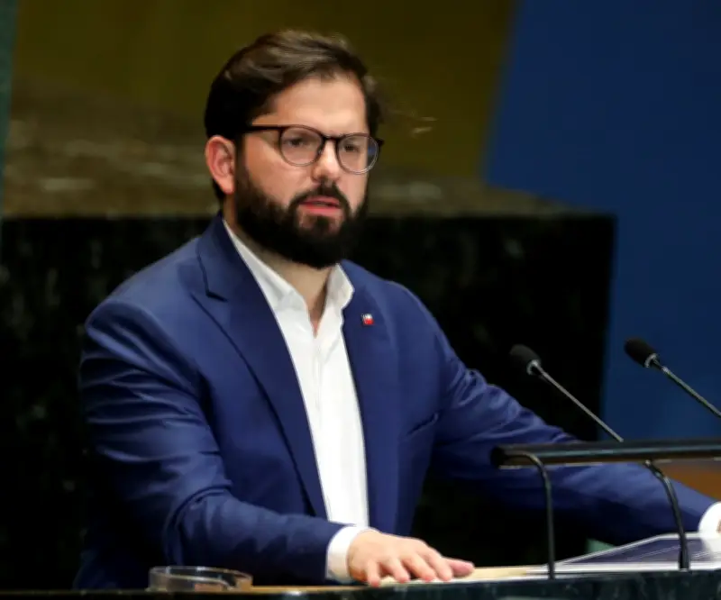 Boric visita Talca con ministro Muñoz en medio de tensión diplomática por cable chino