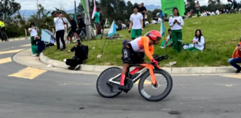 Brandon Rivera brilla en Francia: tercer puesto en el Tour de la Provence confirma su gran estado