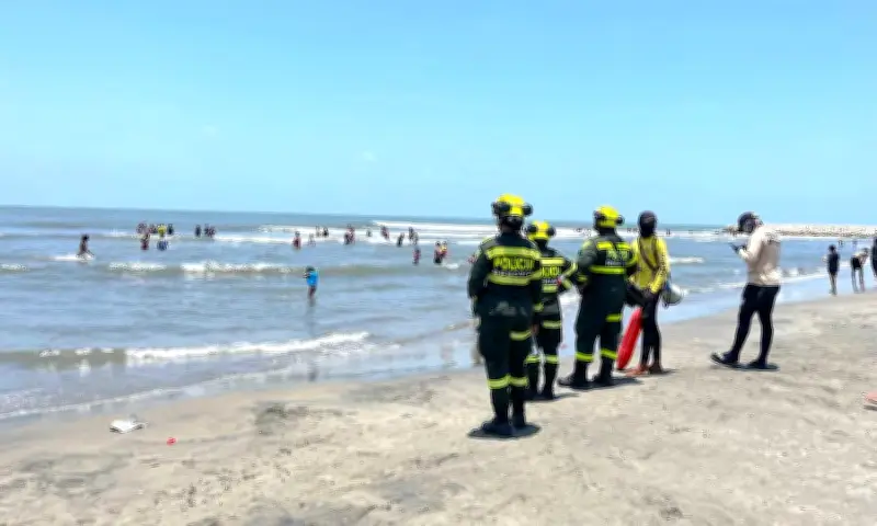 Búsqueda intensiva en Puerto Colombia por joven desaparecido en el mar