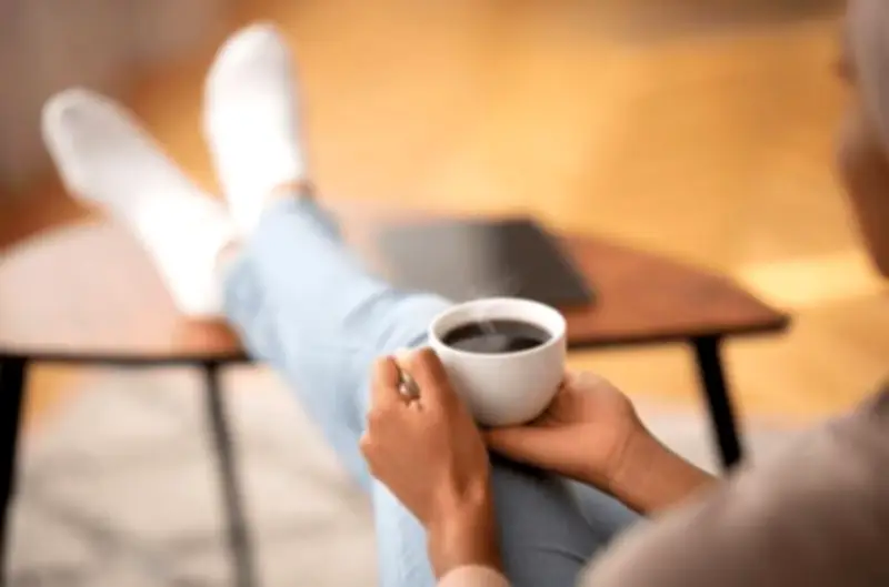 Café y té con cafeína podrían reducir riesgo de demencia según estudio internacional