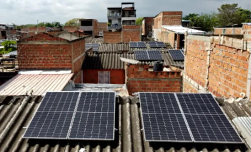 Cali amplía proyecto de paneles solares a comedores comunitarios para reducir costos energéticos