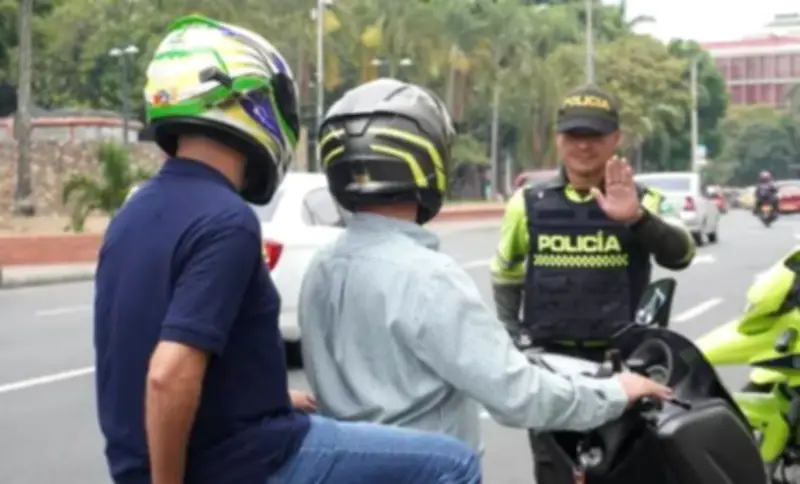 Cali extiende por un año más la prohibición del parrillero en moto para hombres mayores de 14 años