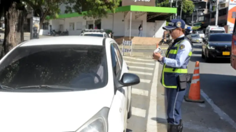 Cali mantiene rotación de pico y placa este viernes 13 de febrero: placas 9 y 0 restringidas