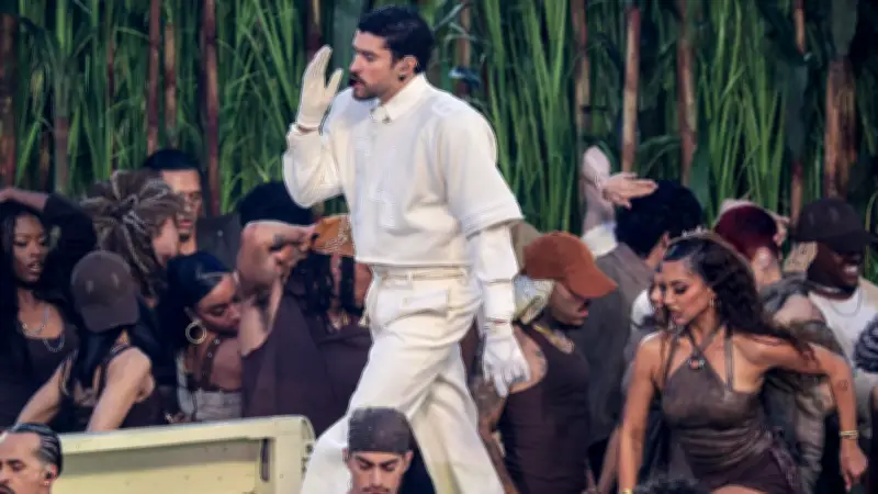 Camisetas de Bad Bunny para empleados de Zara se venden hasta en 30.000 euros