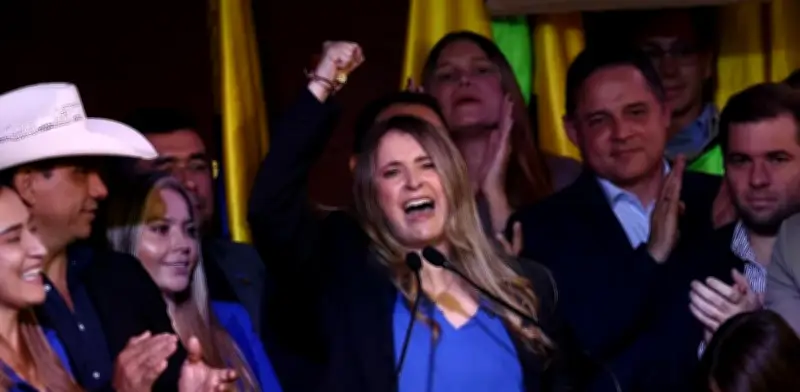 Campaña de Paloma Valencia denuncia mujer armada en acto con Uribe en Honda