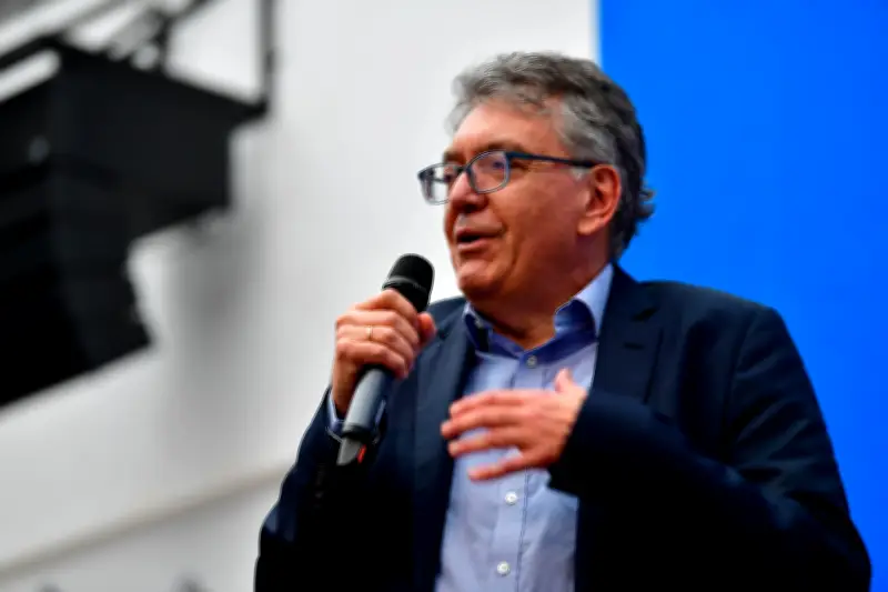 Candidato presidencial expone su plan económico y de seguridad para Colombia